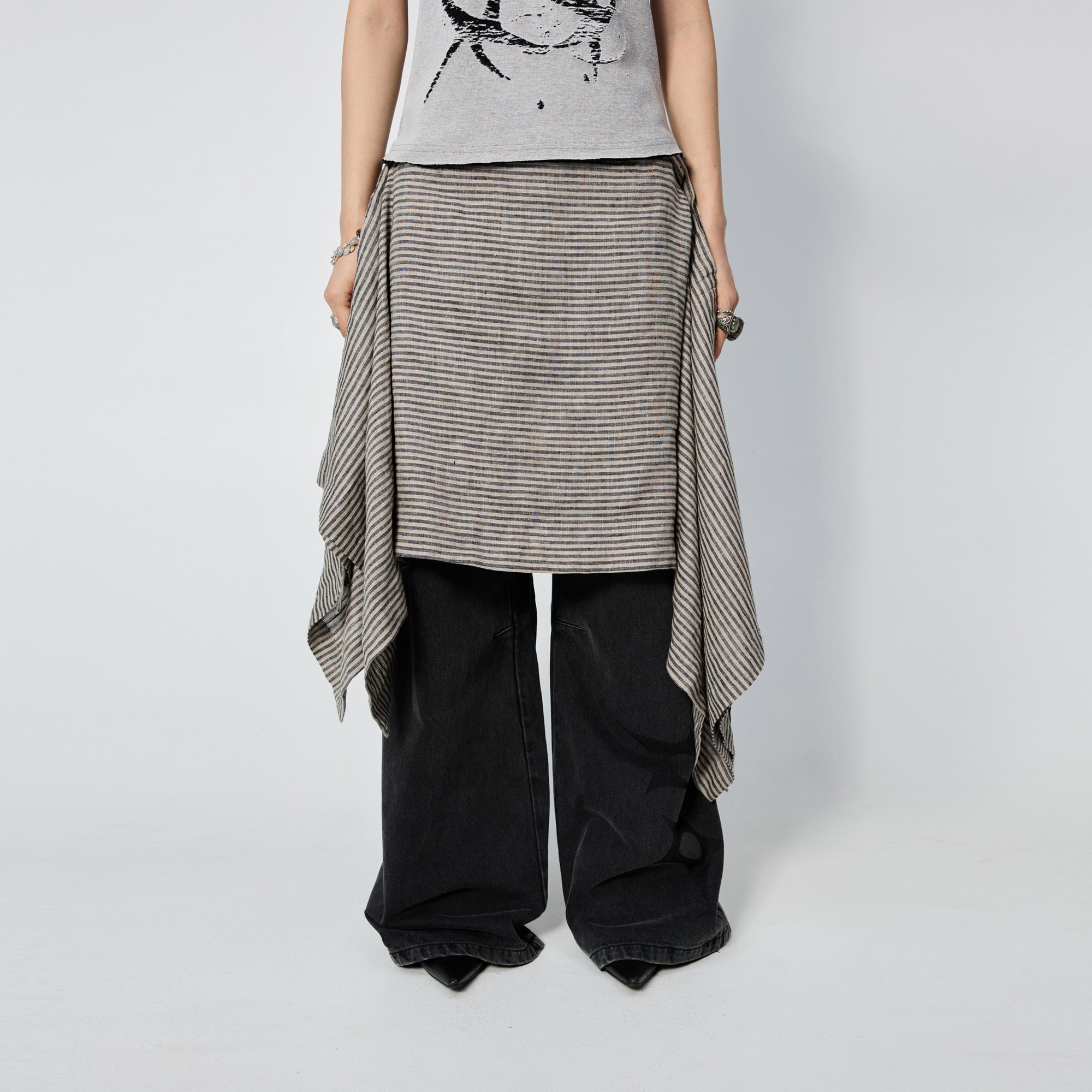 Arthur Apparel rectangle skirt with buttons and grey stripes