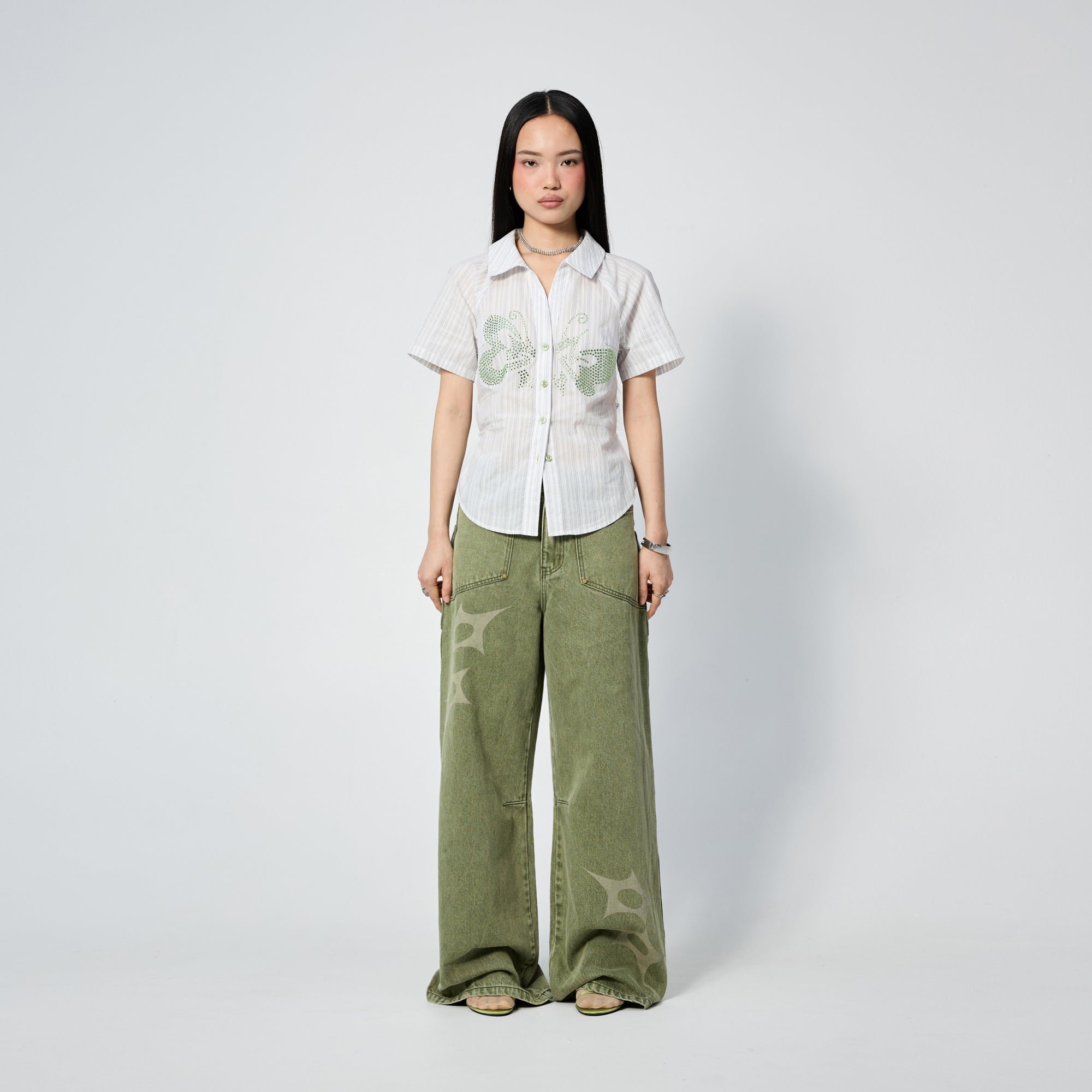 Arthur Apparel short-sleeved shirt with black and white stripes and butterfly in green rhinestones