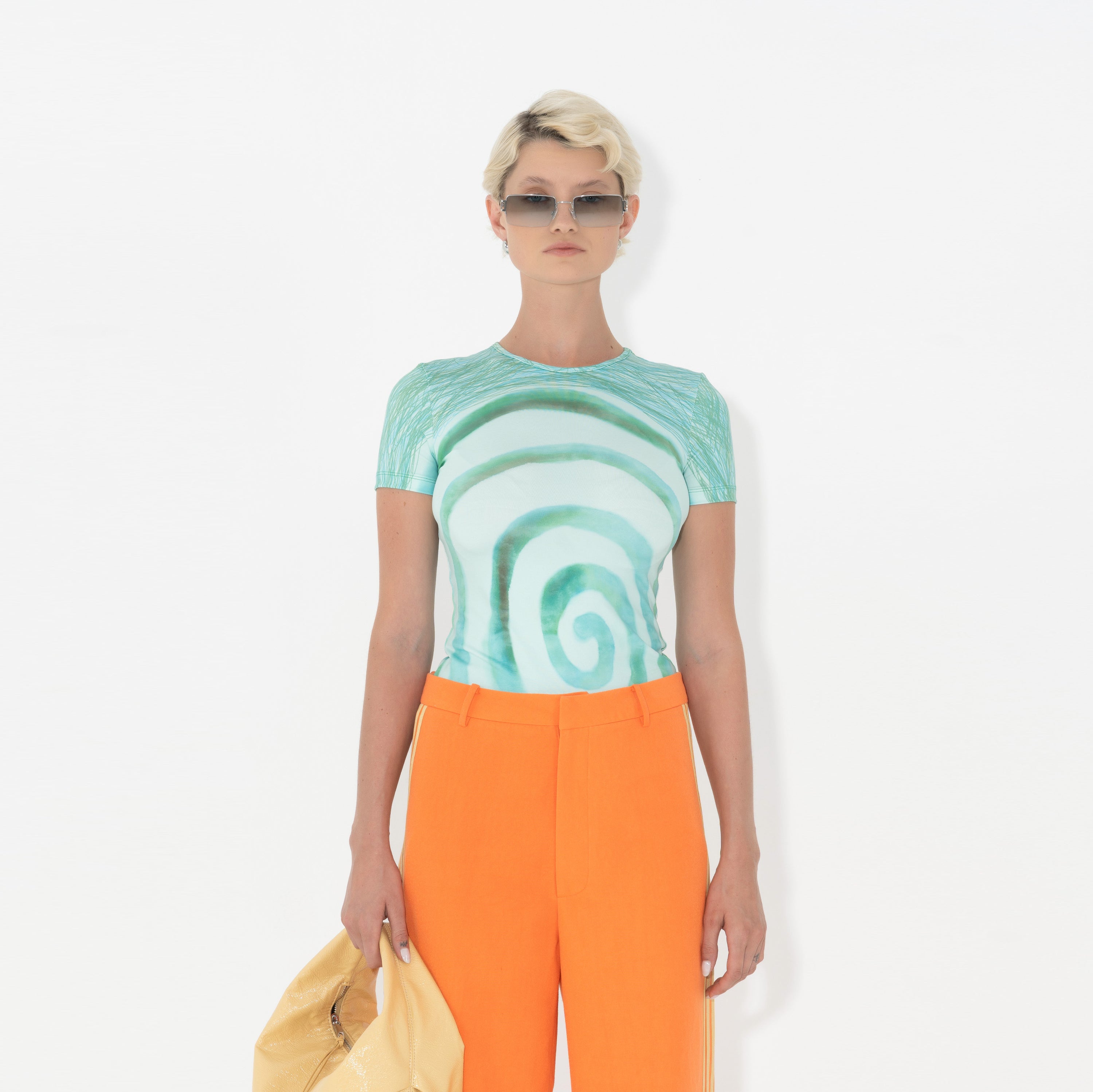 Tight Tee in Earthly Tunnel