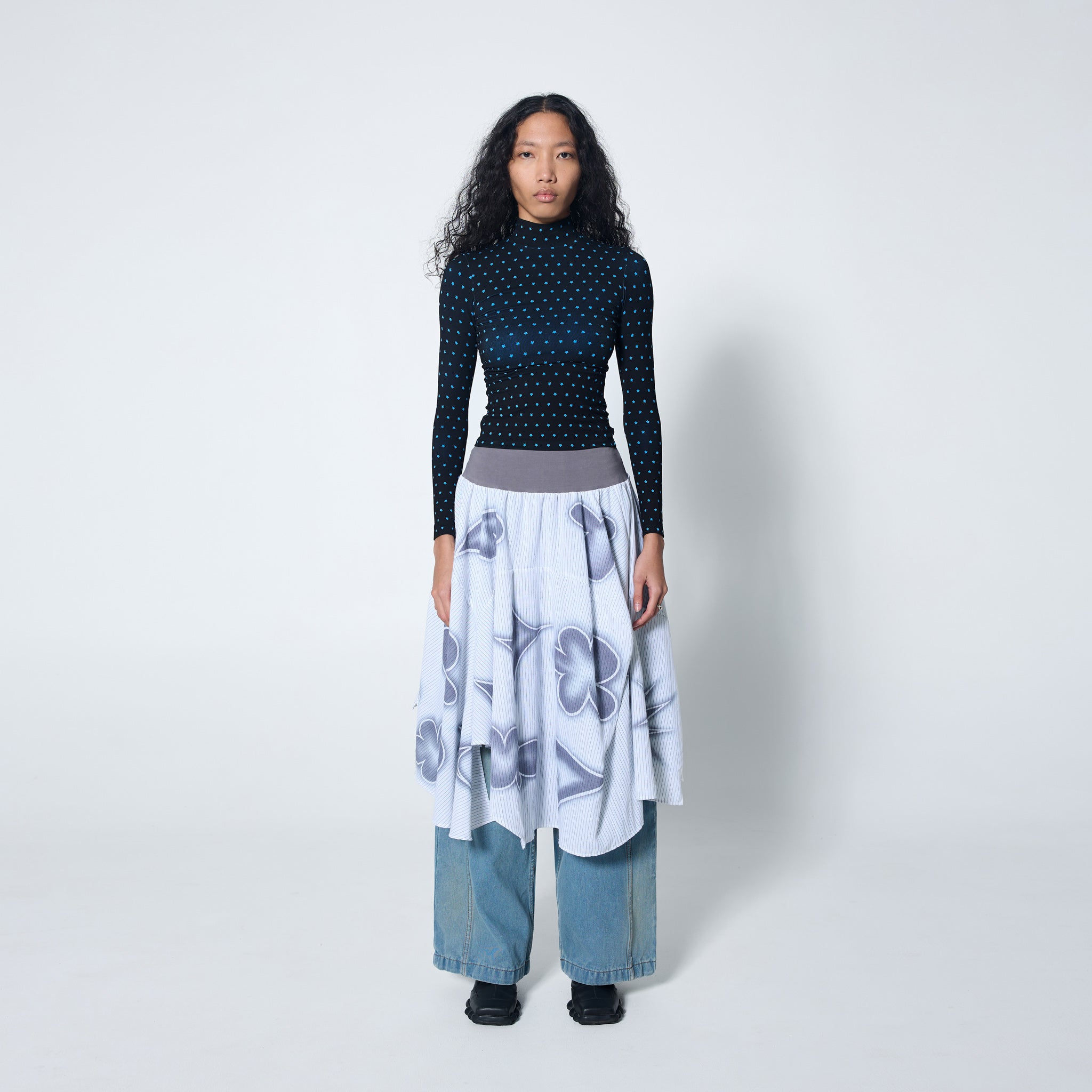 Arthur Apparel two-tone bamboo turtle neck with black and blue star print