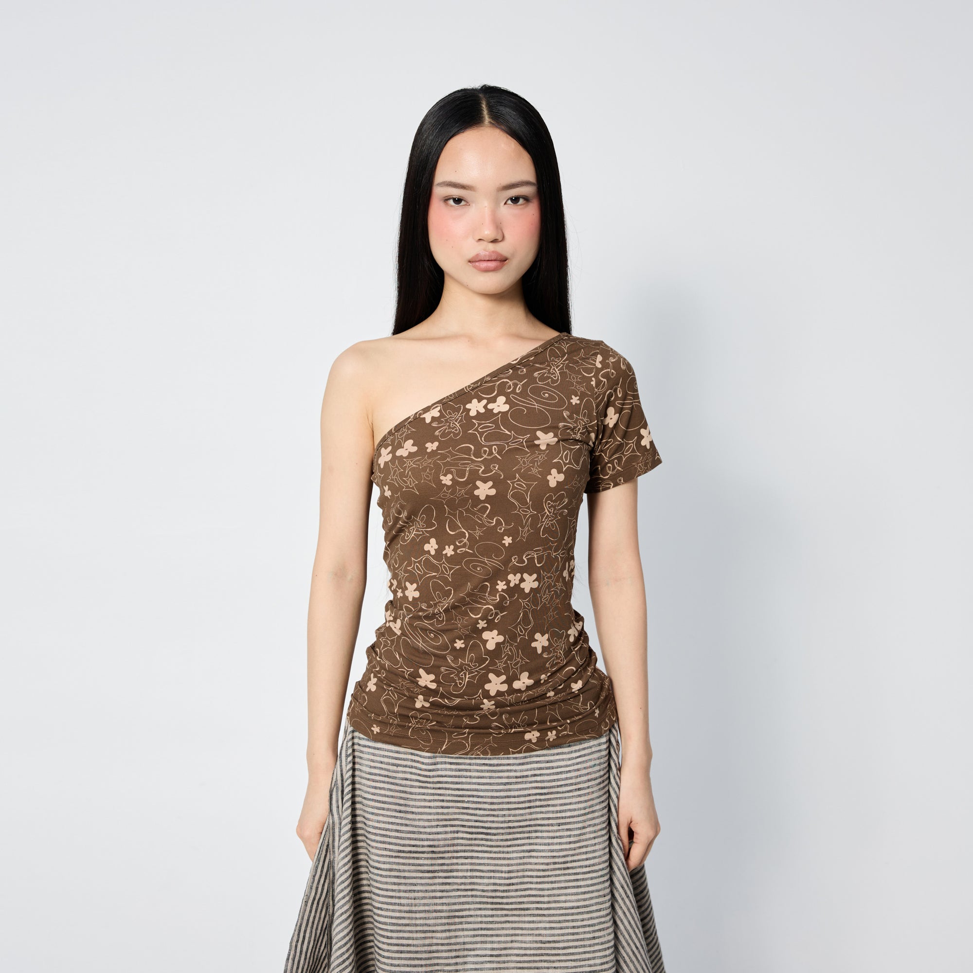 Arthur Apparel fitted asymmetric tee with brown flowers print